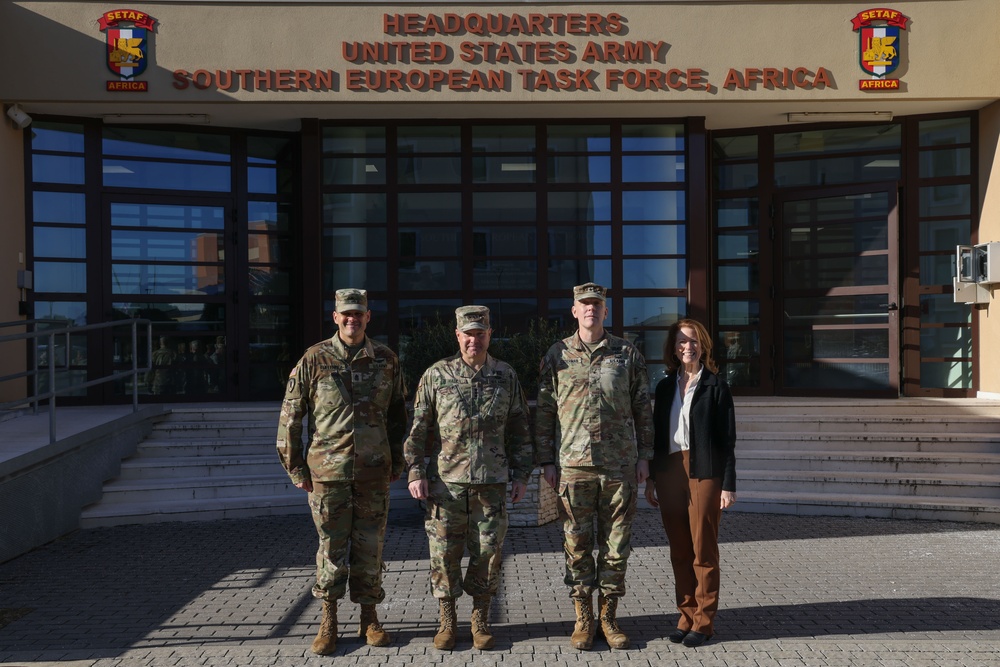 Lt. Gen Anthony R. Hale visits SETAF-AF leadership