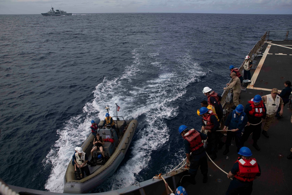 USS Higgins and HMCS Ottawa Conduct Bilateral Operation