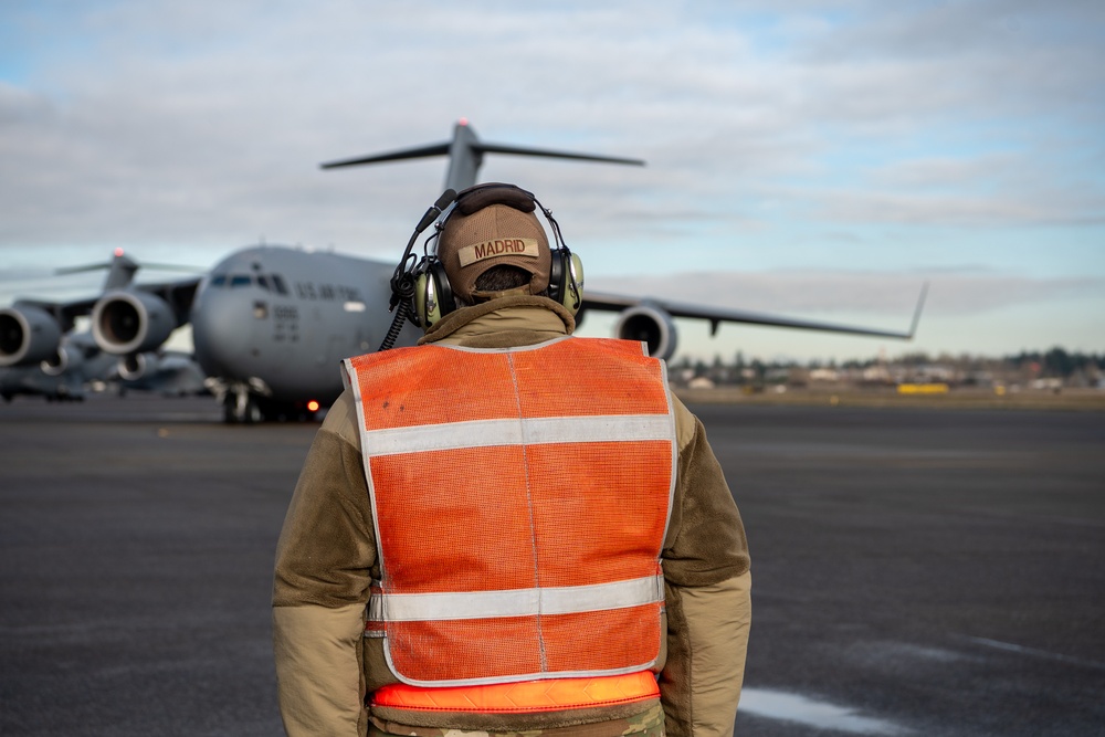 62d AW showcases Global Airlift Power during nine-ship departure