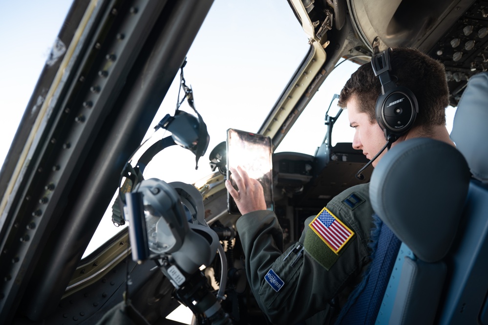 62d AW showcases Global Airlift Power during nine-ship departure