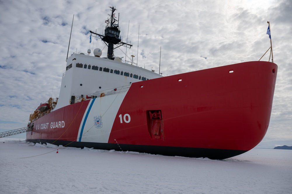 USCGC Polar Star (WAGB 10) holds ice liberty in McMurdo Sound during Operation Deep Freeze