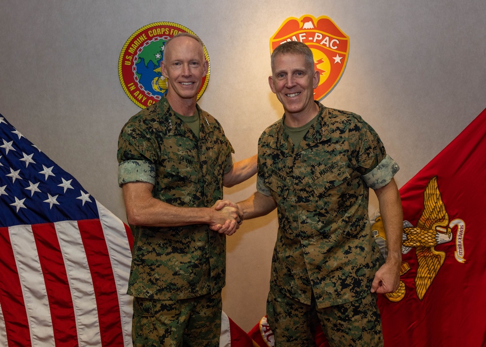 COMMARFORPAC meets with 3rd MARDIV CG DV