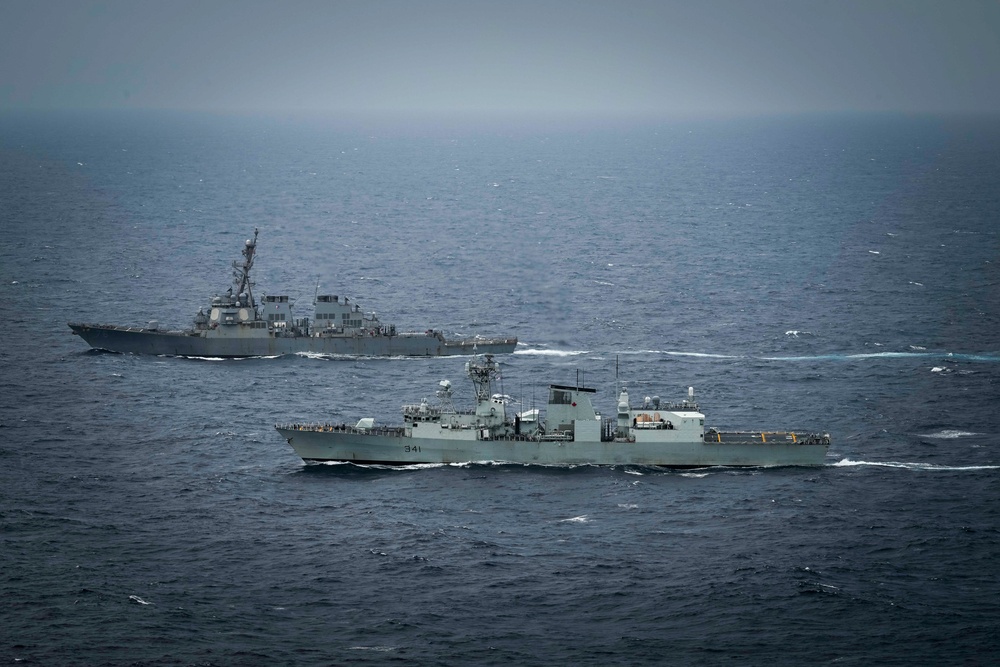 USS Higgins (DDG 76), HMCS Ottawa (FFH 341) Conduct Bilateral Operations