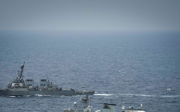 USS Higgins (DDG 76), HMCS Ottawa (FFH 341) Conduct Bilateral Operations