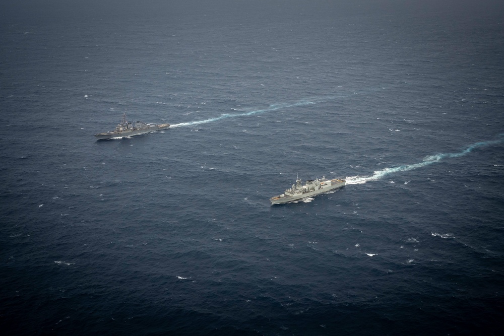 USS Higgins (DDG 76), HMCS Ottawa (FFH 341) Conduct Bilateral Operations