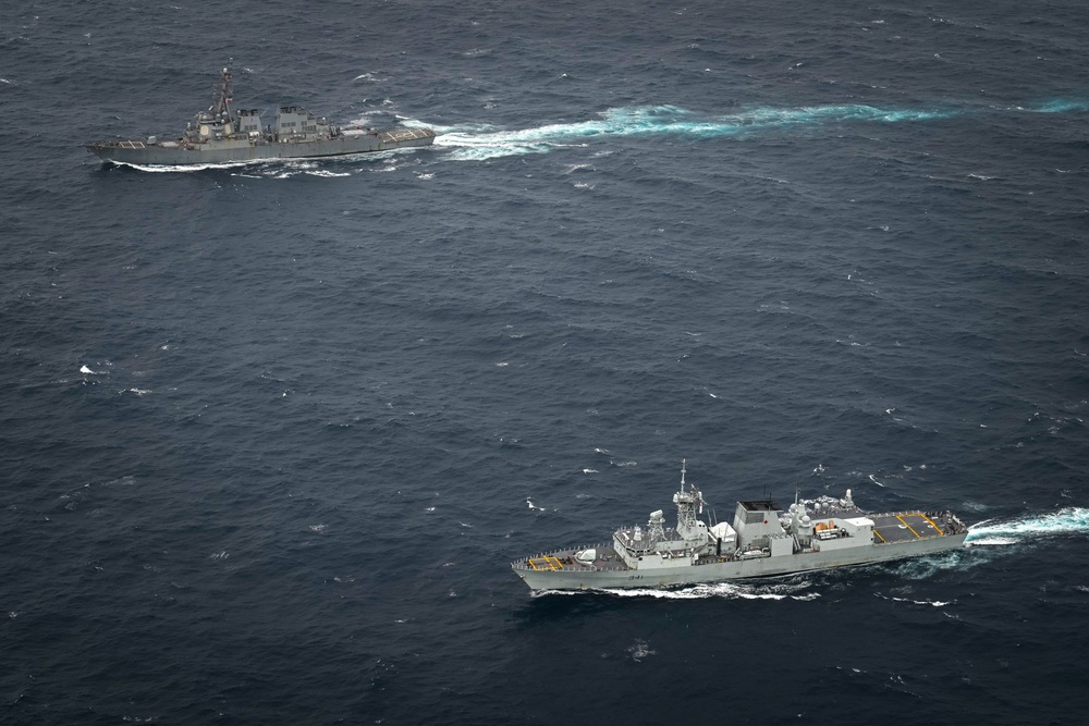 USS Higgins (DDG 76), HMCS Ottawa (FFH 341) Conduct Bilateral Operations