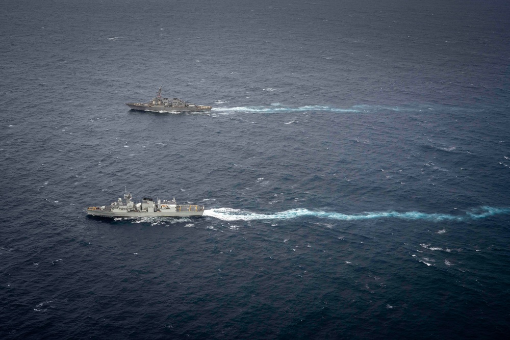 USS Higgins (DDG 76), HMCS Ottawa (FFH 341) Conduct Bilateral Operations