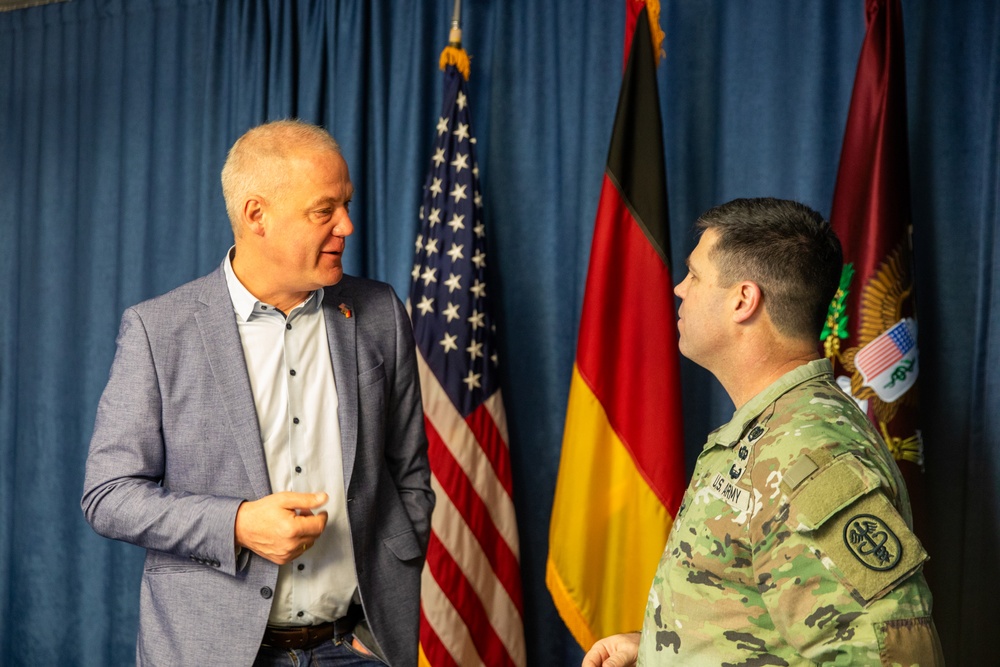 Ramstein Mayor visits LRMC