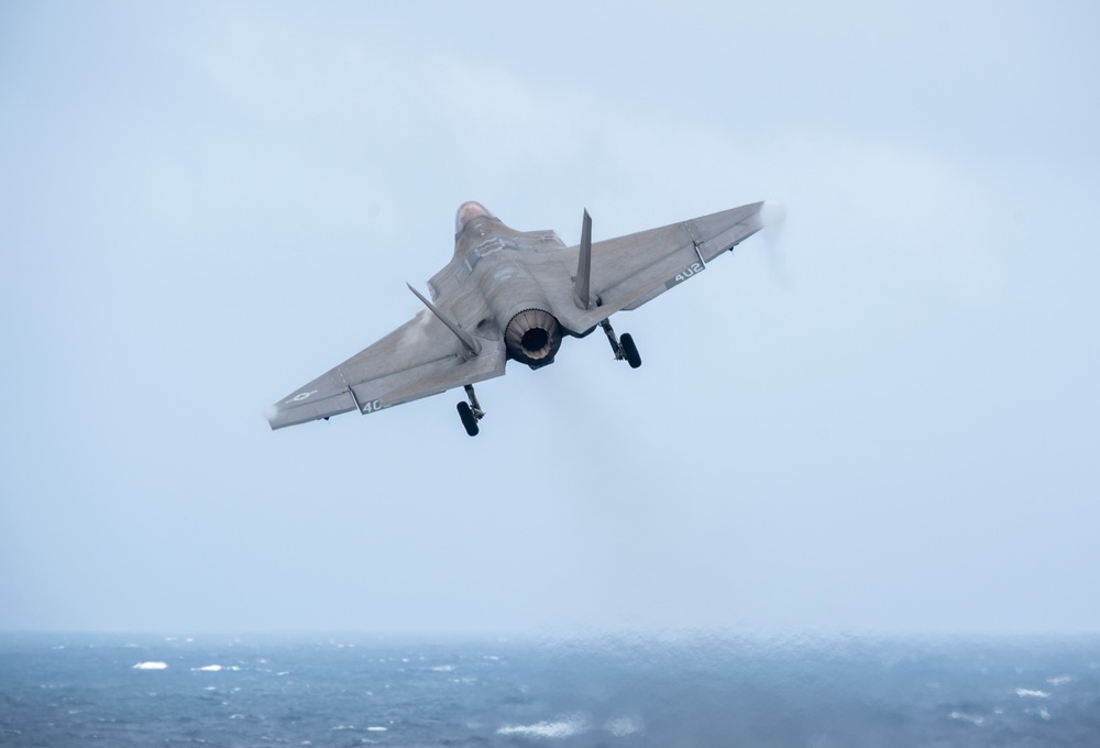 USS Carl Vinson (CVN 70) Conducts Routine Flight Operations in the South China Sea