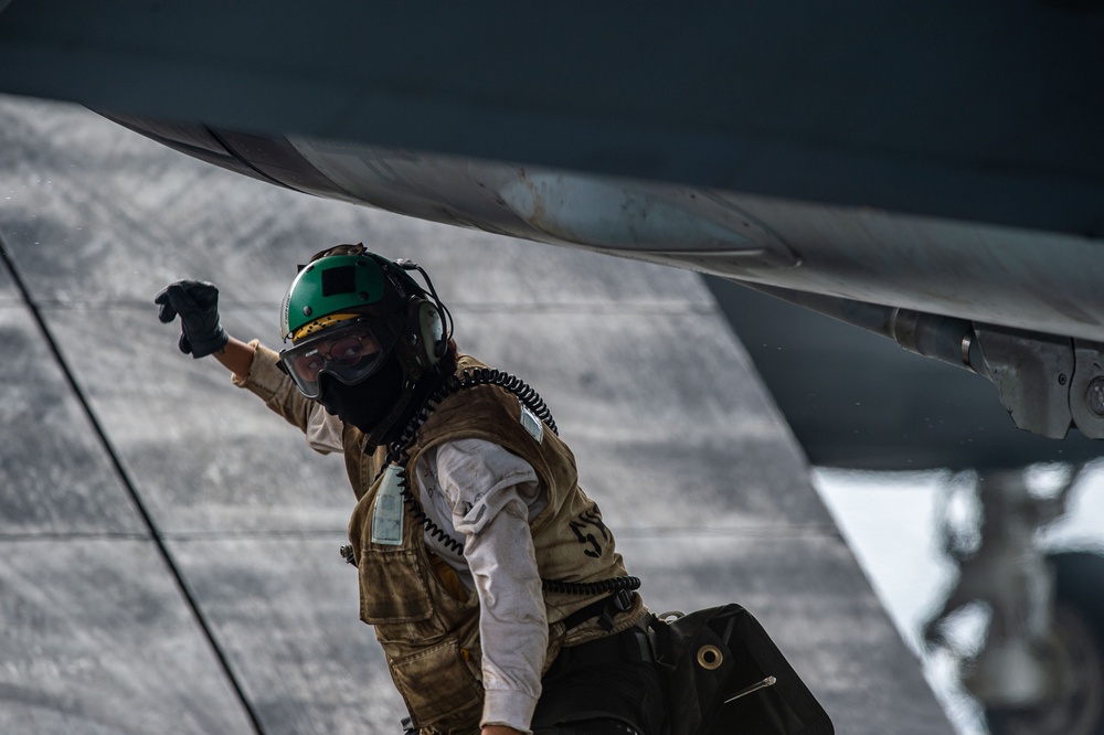 USS Carl Vinson (CVN 70) Conducts Routine Flight Operations in the South China Sea