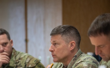 10th Mountain Division commanders conduct command team discussion during Combined Resolve