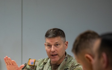 10th Mountain Division commanders conduct command team discussion during Combined Resolve