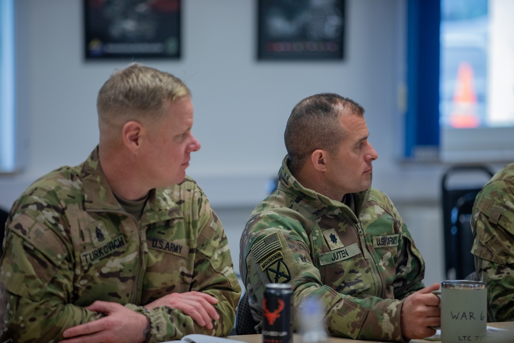 10th Mountain Division commanders conduct command team discussion during Combined Resolve