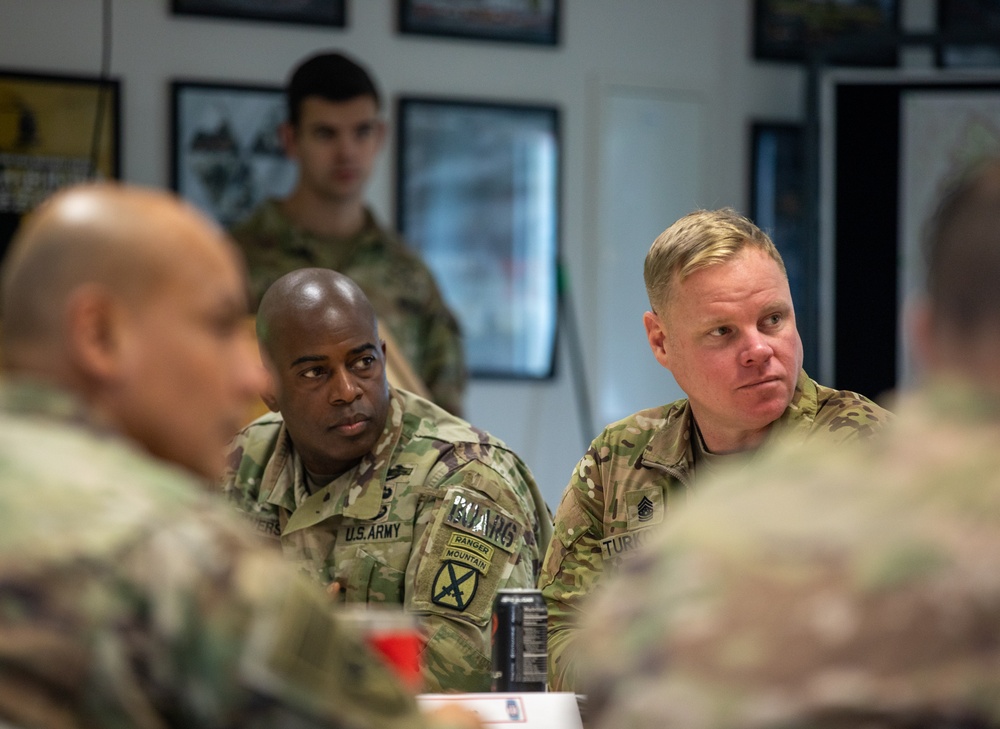 10th Mountain Division commanders conduct command team discussion during Combined Resolve