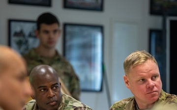 10th Mountain Division commanders conduct command team discussion during Combined Resolve