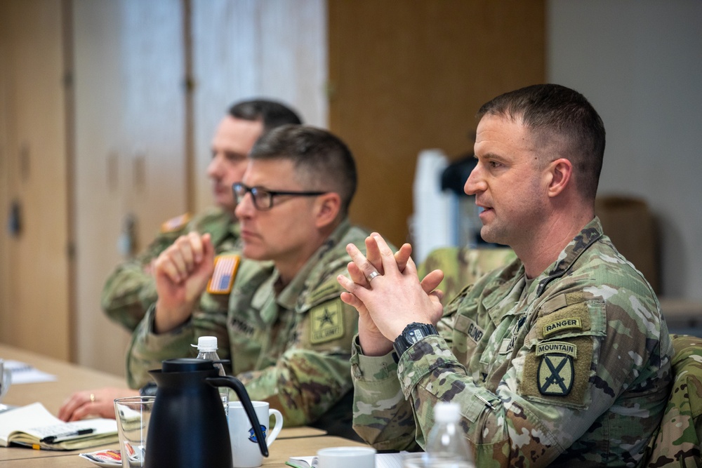 10th Mountain Division commanders conduct command team discussion during Combined Resolve