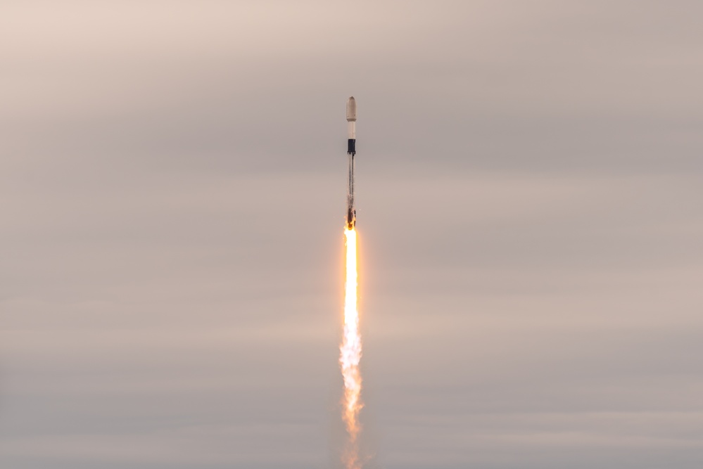 Starlink 12-4 Launches from CCSFS