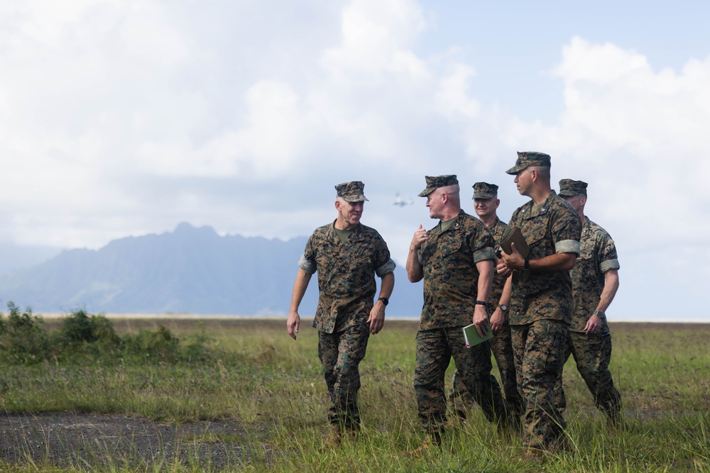 3d Marine Division Commanding General takes a look at the MADIS