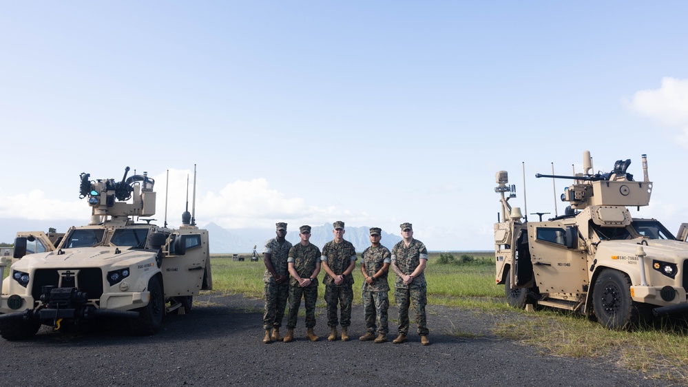 3d Marine Division Commanding General takes a look at the MADIS