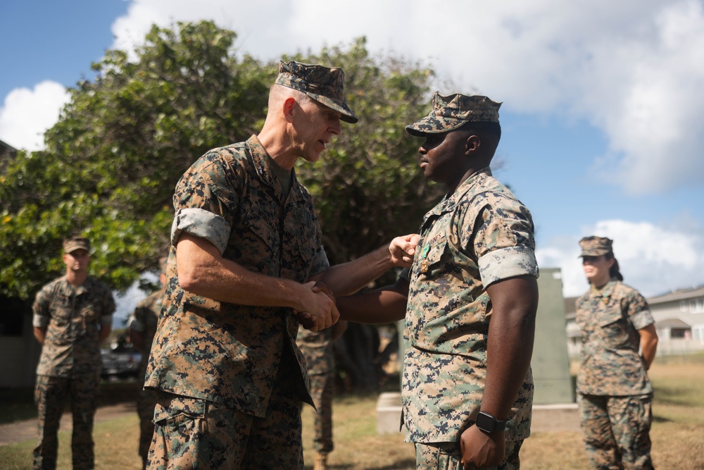 3d Marine Division Commanding General meets with Marines with 3d MLR