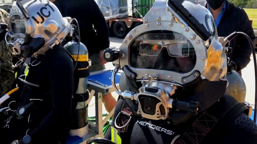 ‘Turn on the Lights’: DAVD Display Helps Navy Divers Navigate Undersea Conditions