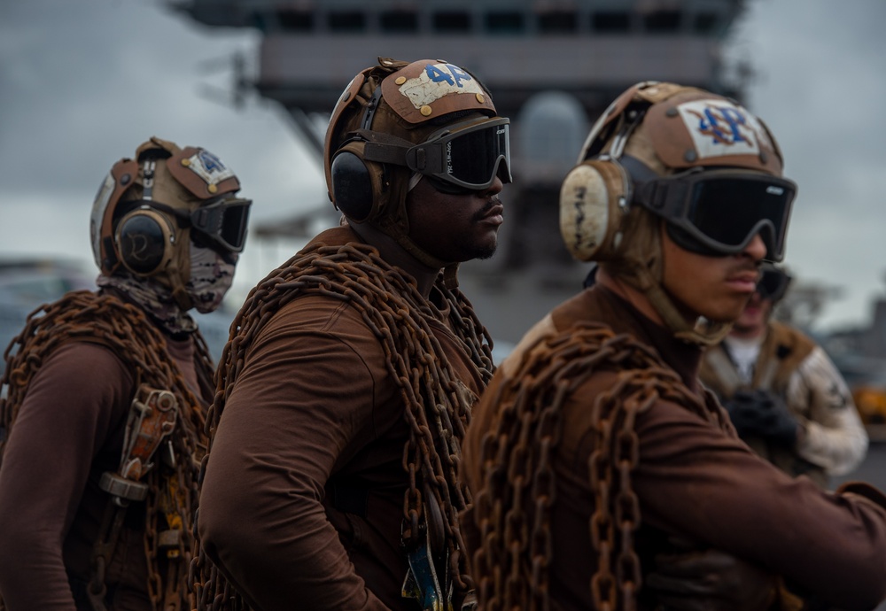 USS Carl Vinson (CVN 70) Conducts Routine Flight Operations in the South China Sea