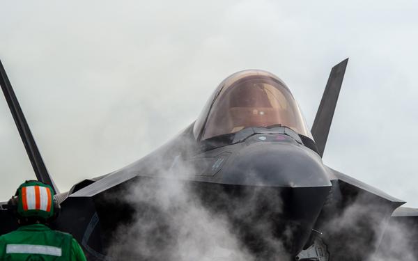 USS Carl Vinson (CVN 70) Conducts Routine Flight Operations in the South China Sea