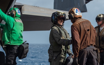 USS Carl Vinson (CVN 70) Conducts Routine Flight Operations in the South China Sea