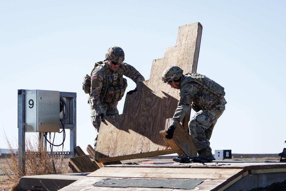 1-14 Soldiers Conduct M4 Qualification