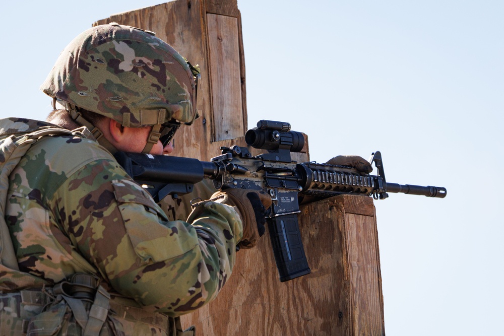 1-14 Soldiers Conduct M4 Qualification