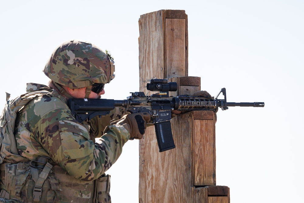 1-14 Soldiers Conduct M4 Qualification