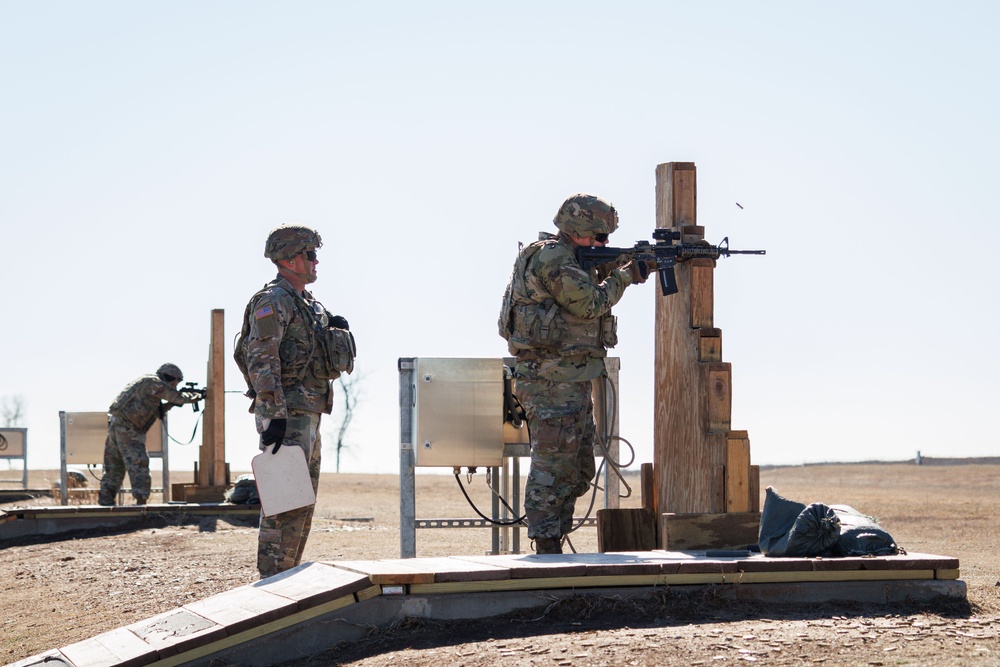 1-14 Soldiers Conduct M4 Qualification