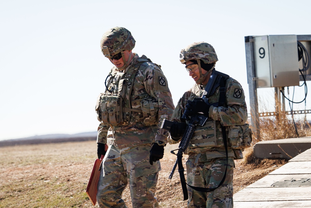 1-14 Soldiers Conduct M4 Qualification