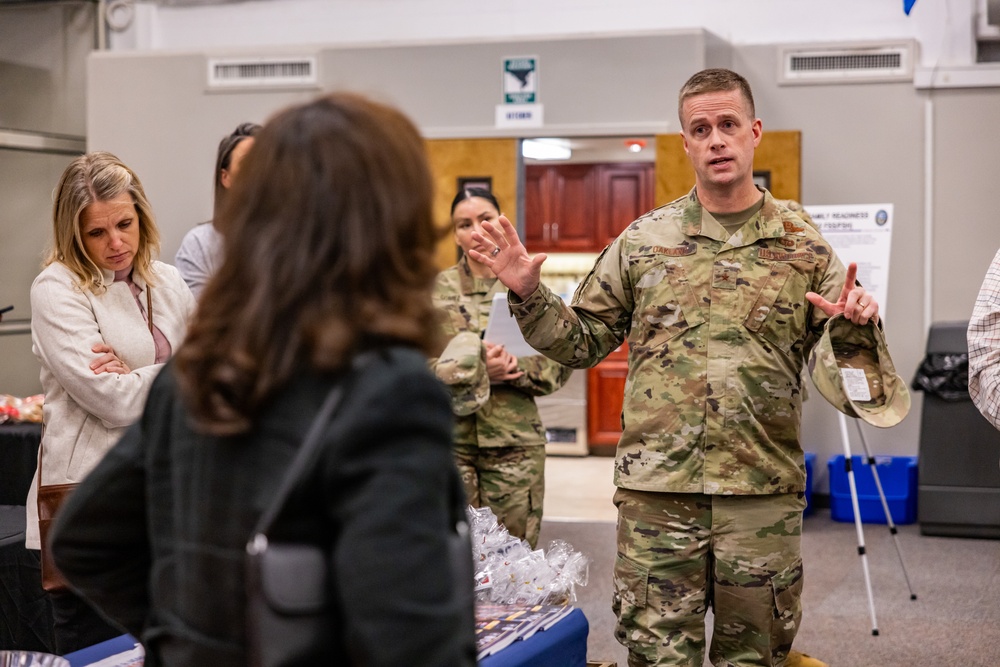 SOUTHCOM Commander Visits U.S. Army South Headquarters