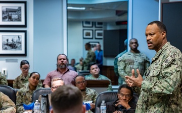 SOUTHCOM Commander Visits U.S. Army South Headquarters