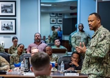SOUTHCOM Commander Visits U.S. Army South Headquarters