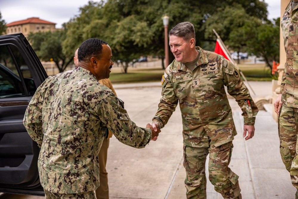 SOUTHCOM Commander Visits U.S. Army South Headquarters