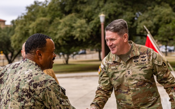 SOUTHCOM Commander Visits U.S. Army South Headquarters