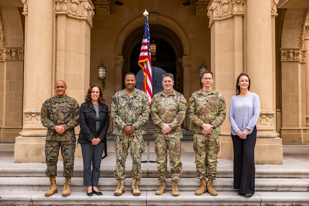 SOUTHCOM Commander Visits U.S. Army South Headquarters