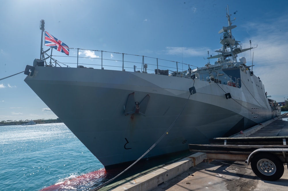 HMS Medway arrives at US Coast Guard Base Miami Beach