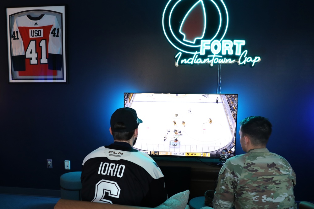 Hershey Bears players, Pa. Guardsmen compete in gaming tournament at USO