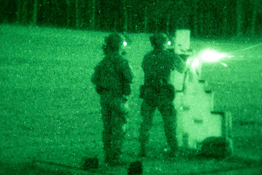 1-508th PIR conducts night weapons qualification during 1st Sgt. Funk DRE