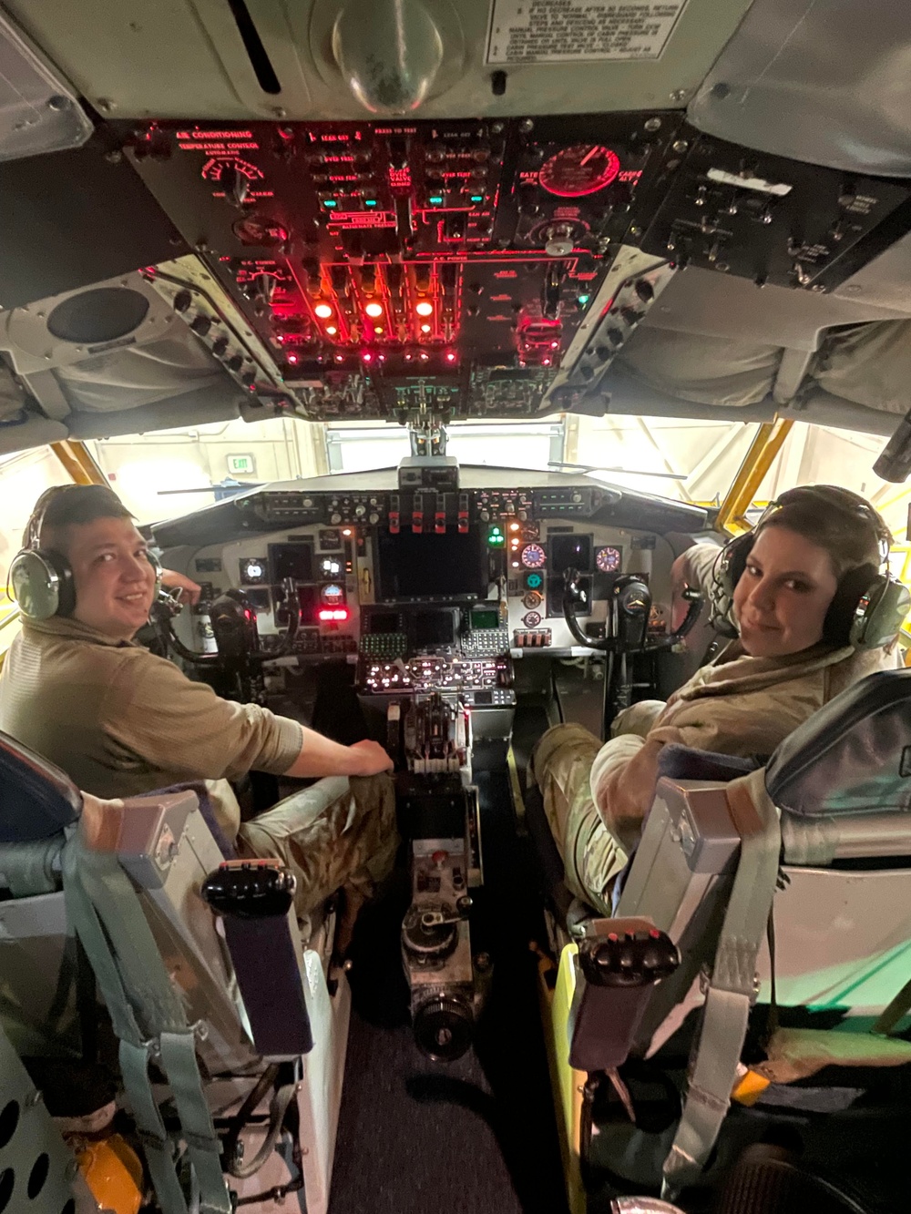 168th MXS Airmen perform Jack and Gear Swing on KC-135