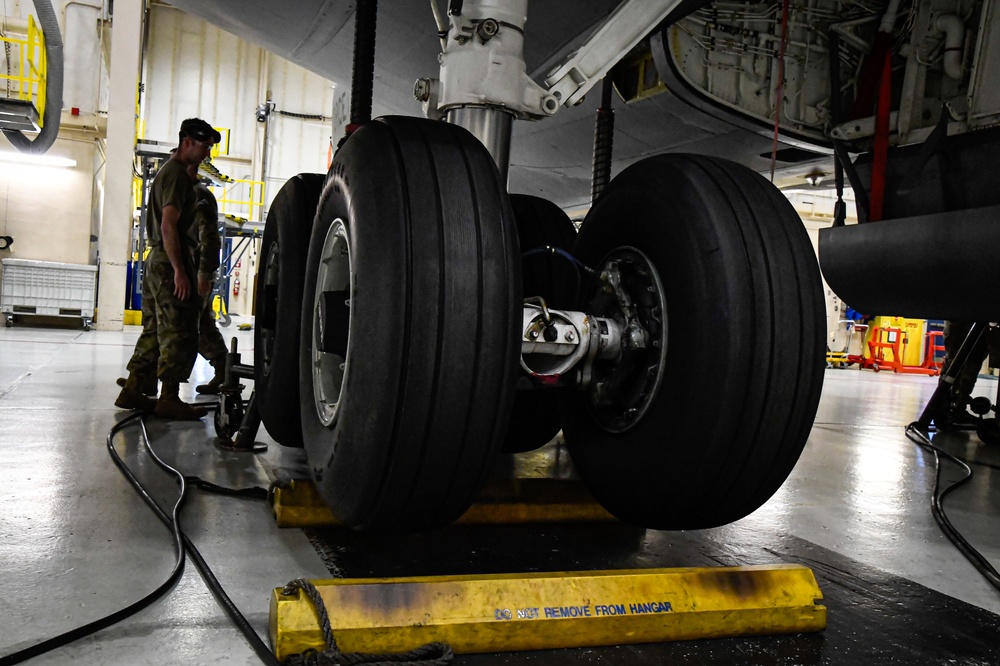 168th MXS Airmen perform Jack and Gear Swing on KC-135