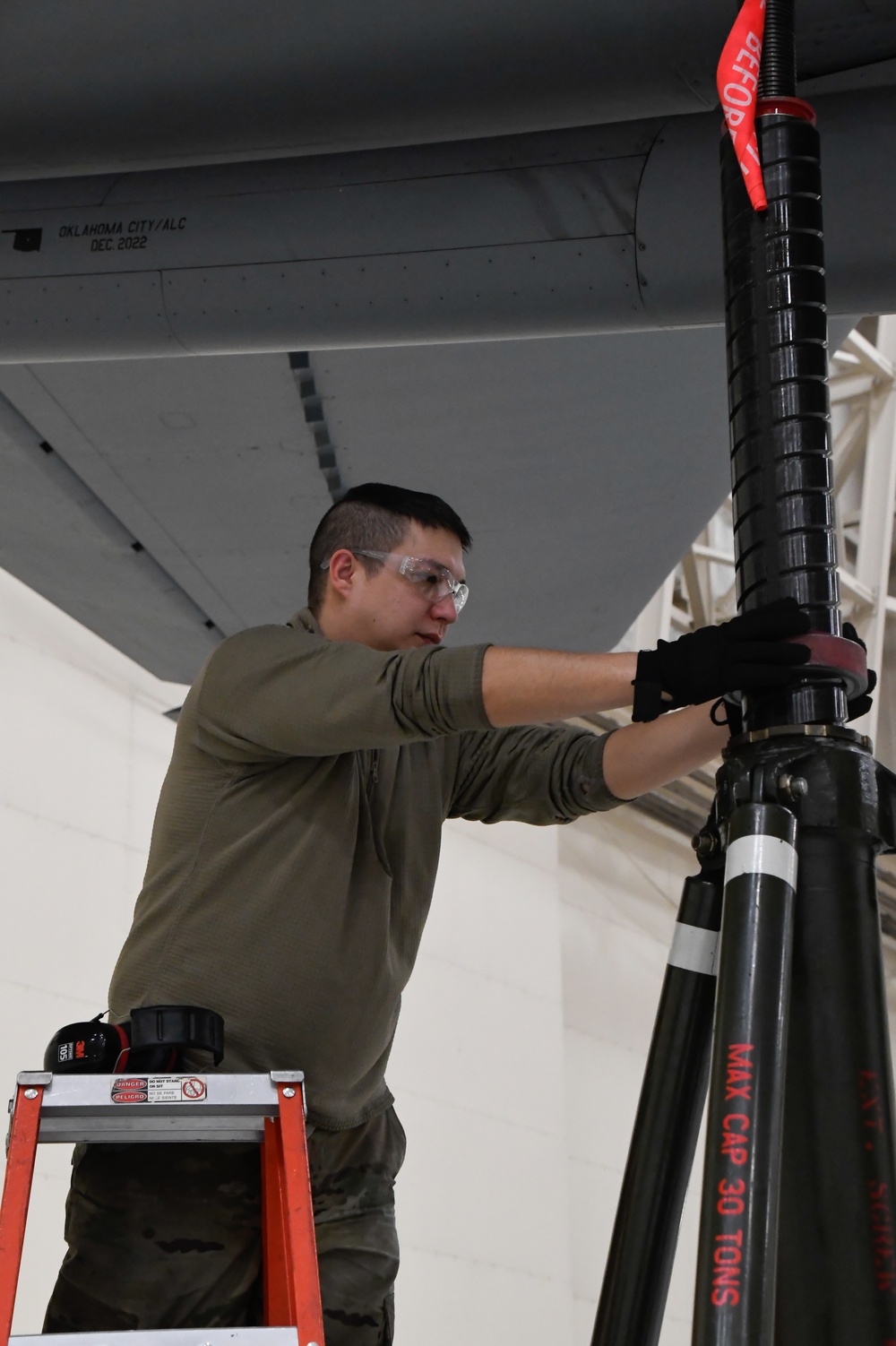 168th MXS Airmen perform Jack and Gear Swing on KC-135