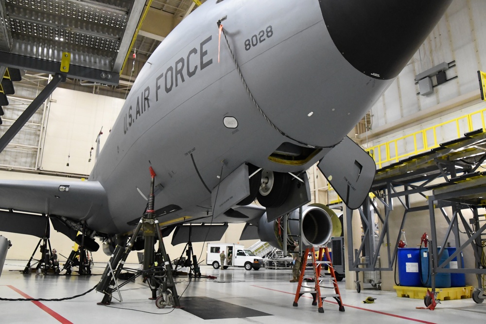 168th MXS Airmen perform Jack and Gear Swing on KC-135