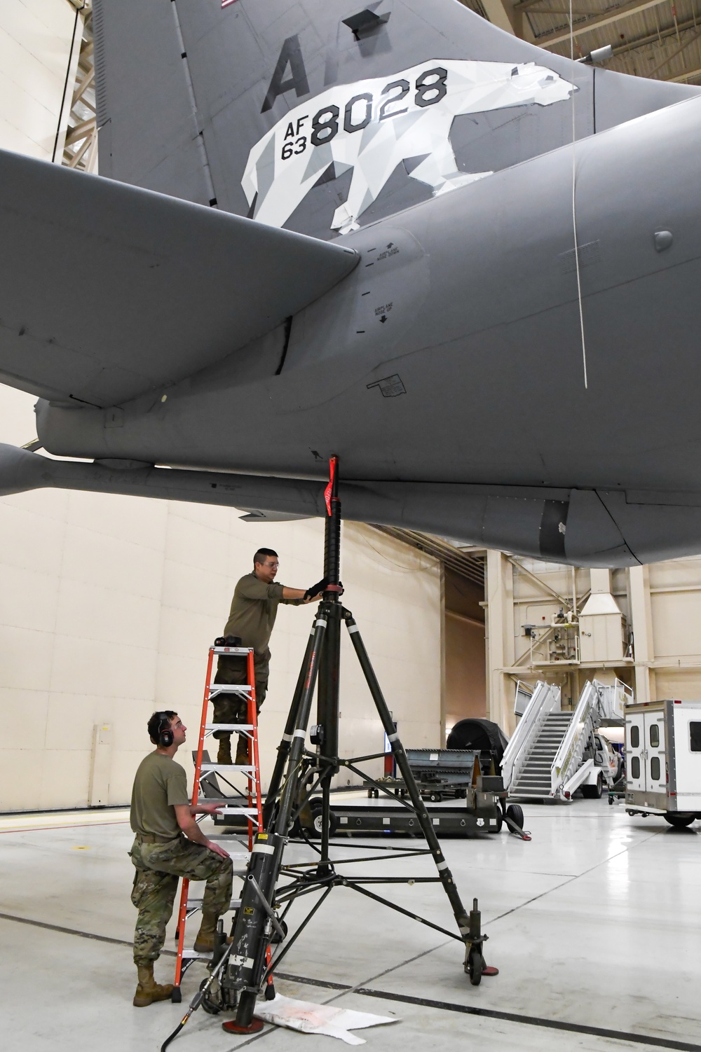 168th MXS Airmen perform Jack and Gear Swing on KC-135