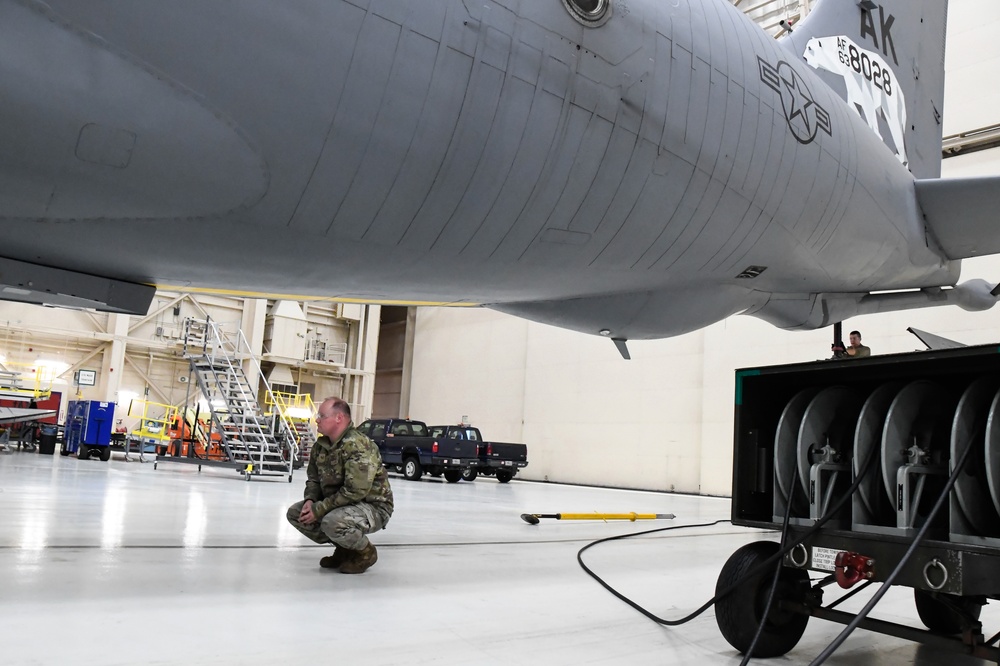 168th MXS Airmen perform Jack and Gear Swing on KC-135