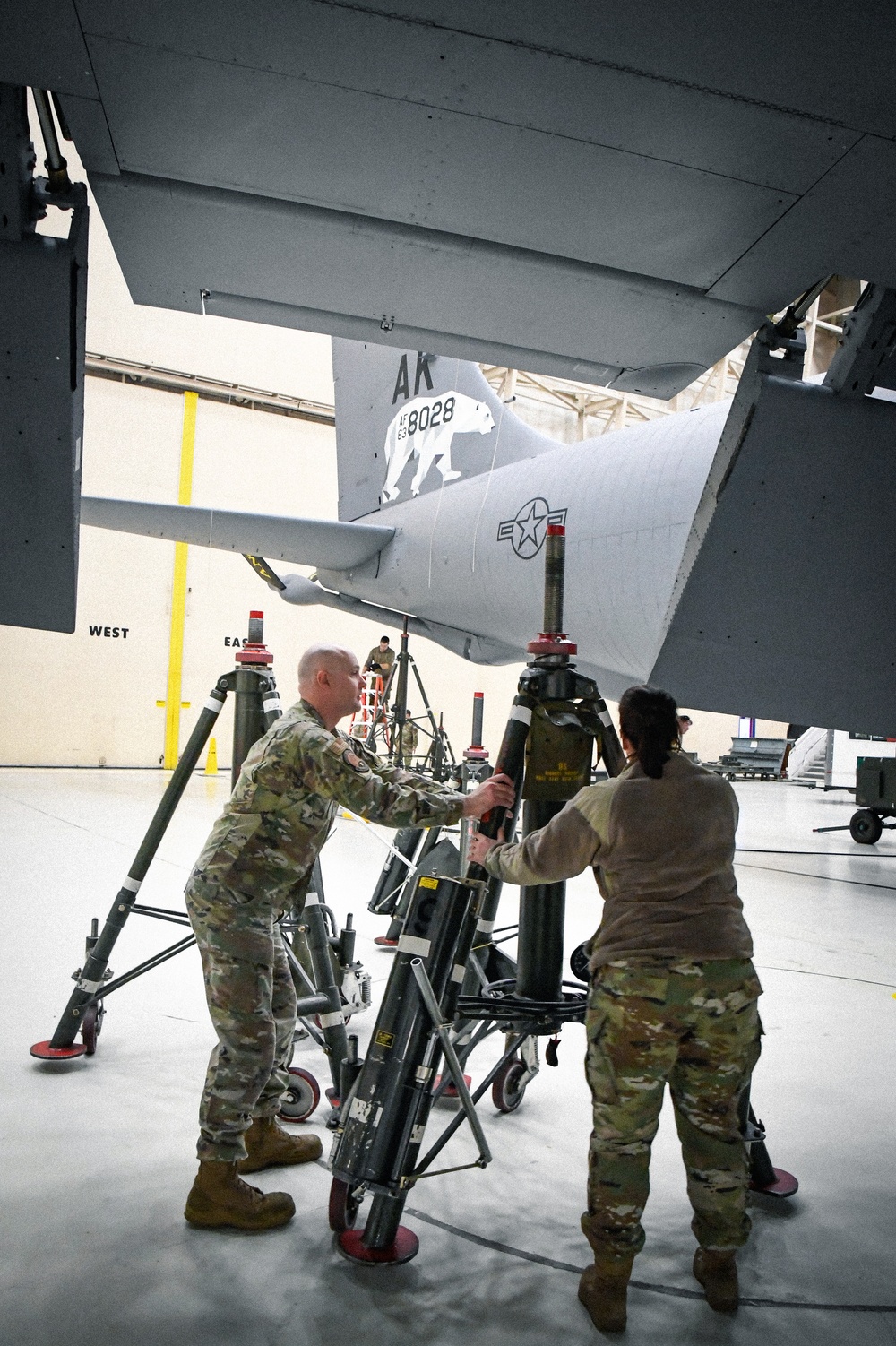 168th MXS Airmen perform Jack and Gear Swing on KC-135