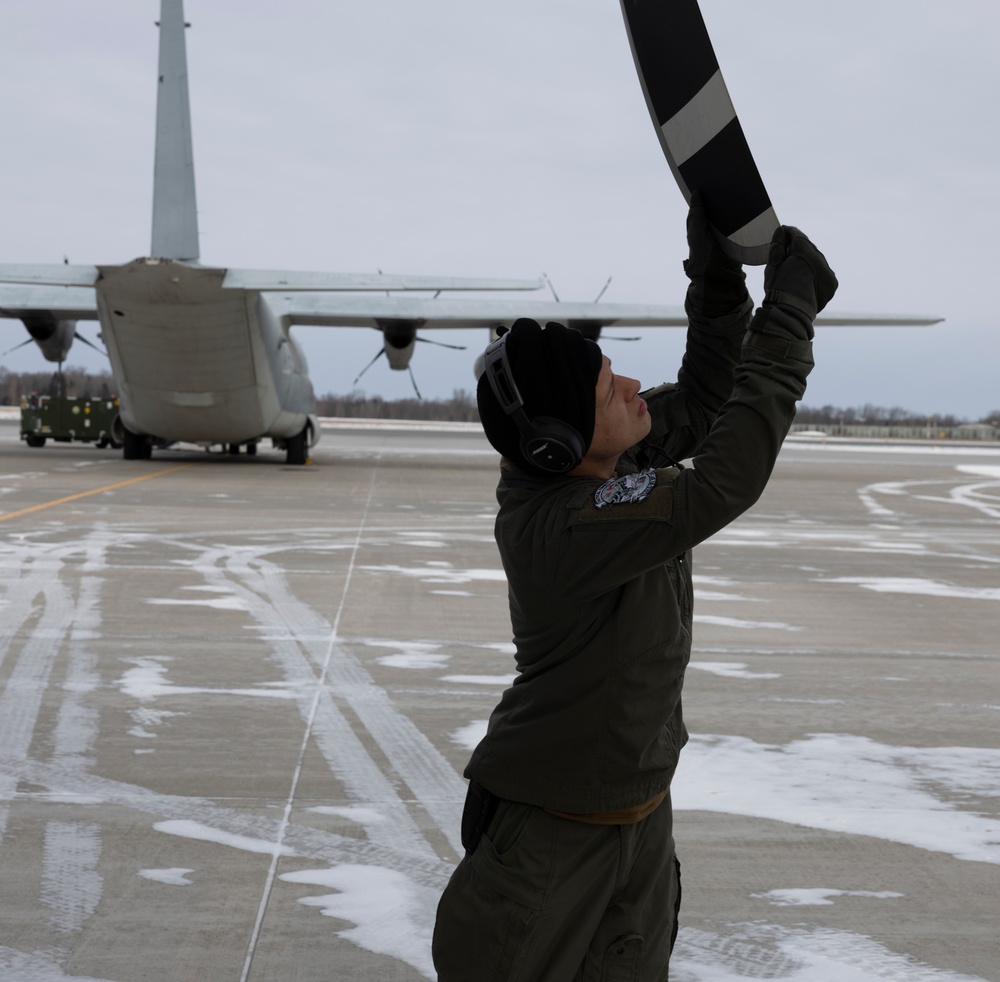 U.S. Marines with VMGR-252 participate in cold-weather training alongside the Royal Canadian Air Force